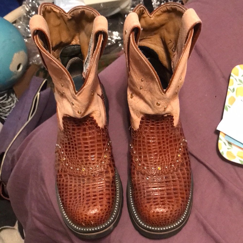 Wrist FatBaby boots size 7.5.